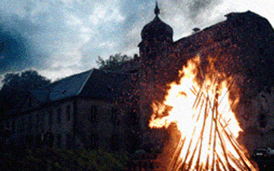 Das Rittergut in Flammen